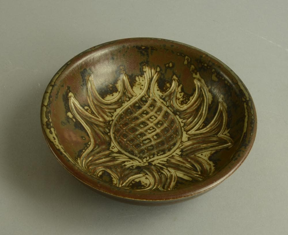 Stoneware bowl with pine cone illustration by Gerd Bogelund N6349 - Freeforms