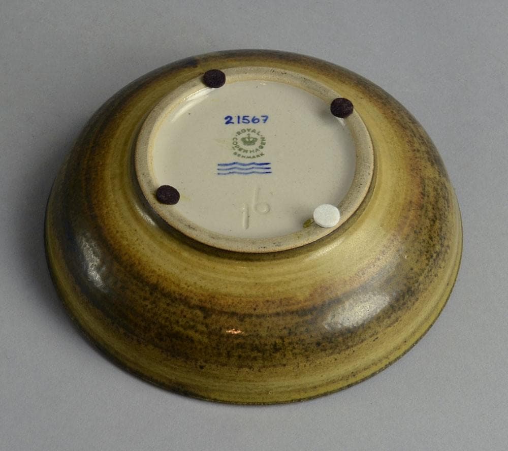 Stoneware bowl with semi gloss golden brown glaze by Gerd Bogelund N8532 - Freeforms