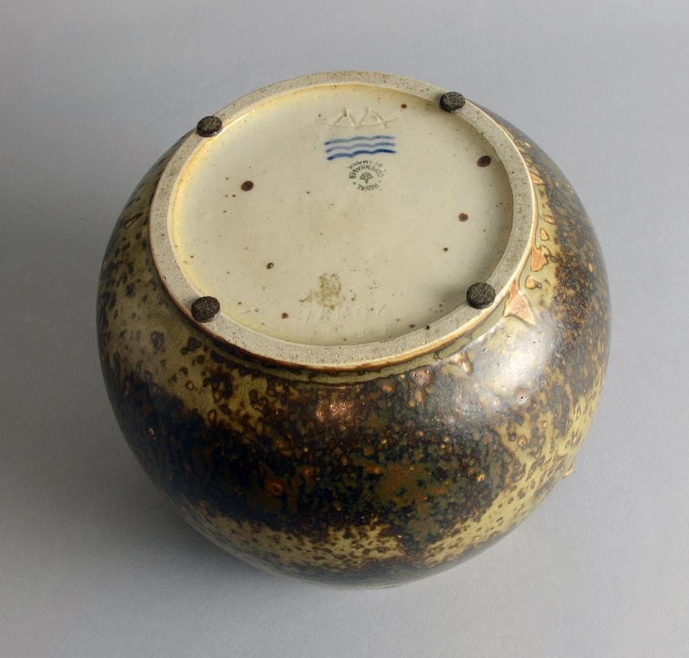 Stoneware lidded jar by Bode Willumsen for Royal Copenhagen N9405 - Freeforms