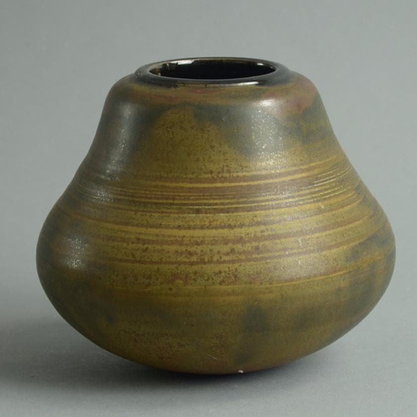 Stoneware vase by Christine Atmer de Reig A1341 - Freeforms