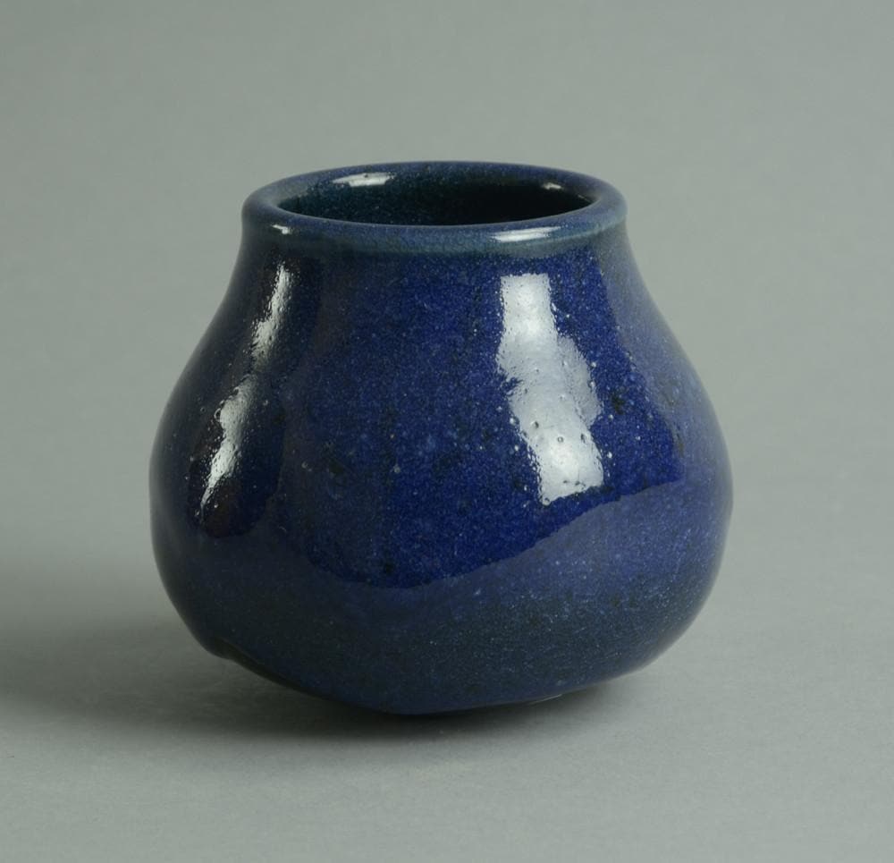 Stoneware vase by Christine Atmer de Reig A1434 - Freeforms