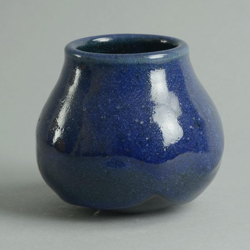 Stoneware vase by Christine Atmer de Reig A1434 - Freeforms