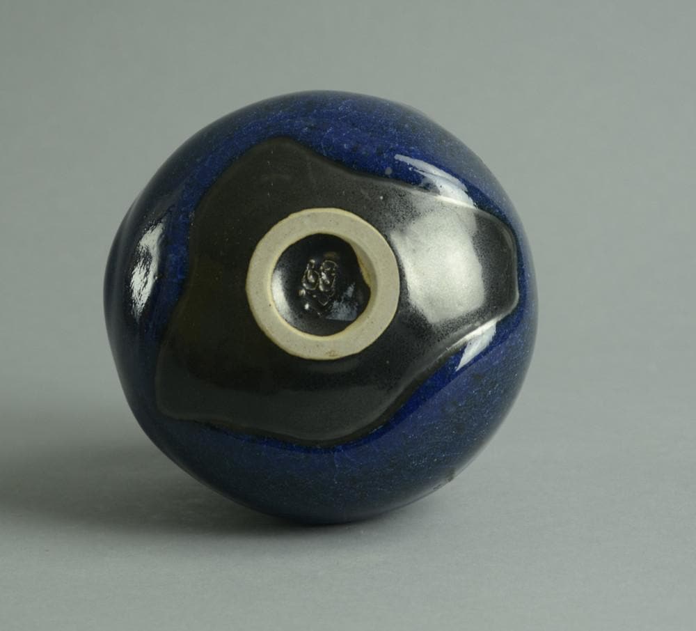 Stoneware vase by Christine Atmer de Reig A1434 - Freeforms