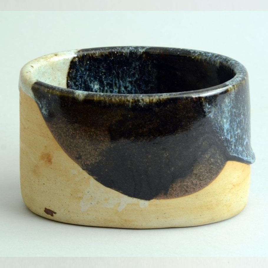 Stoneware vase by Conny Walther F2013 - Freeforms