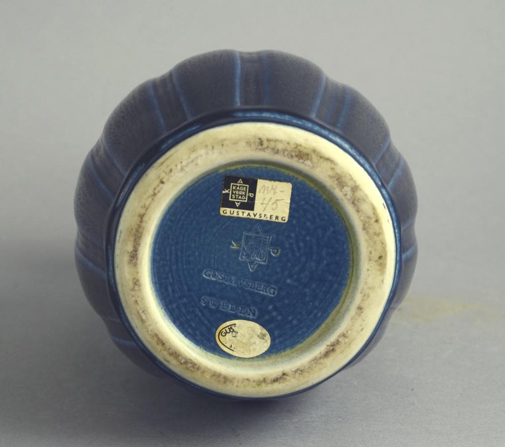 Stoneware vase by Wilhelm Kage B4025 - Freeforms