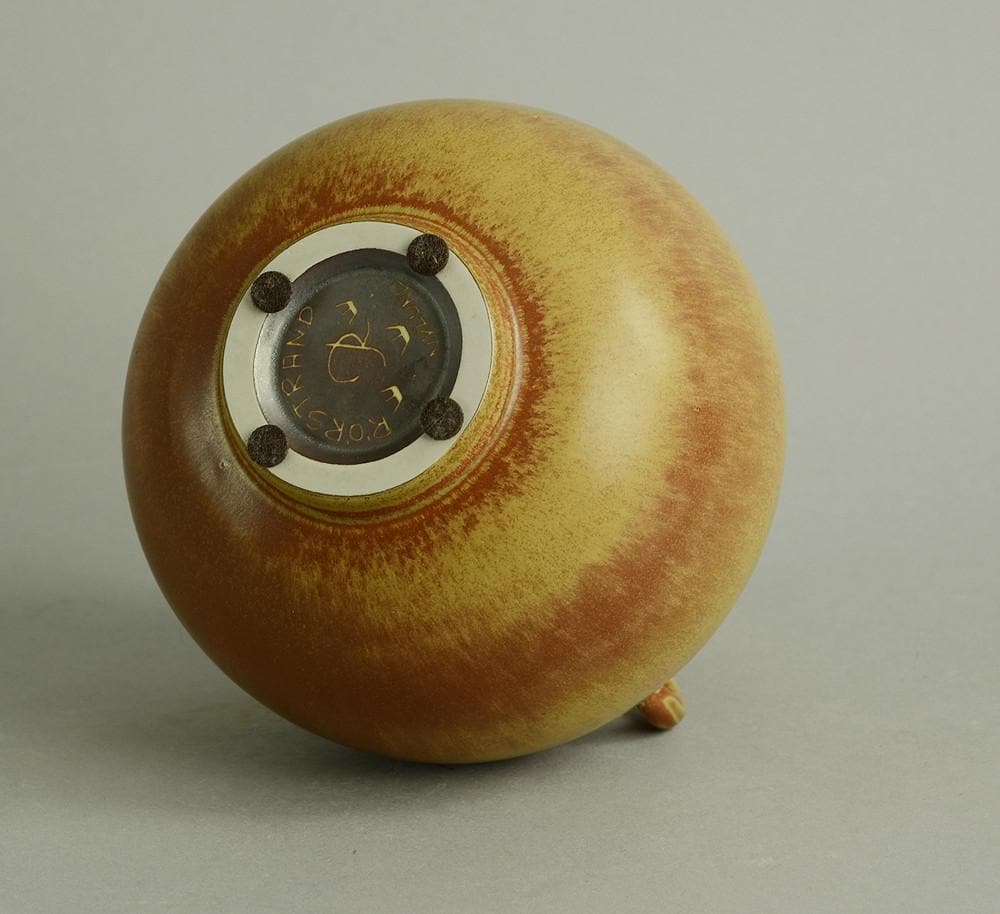 Stoneware vase with burnt orange haresfur glaze by Gunnar Nylund N7823 - Freeforms