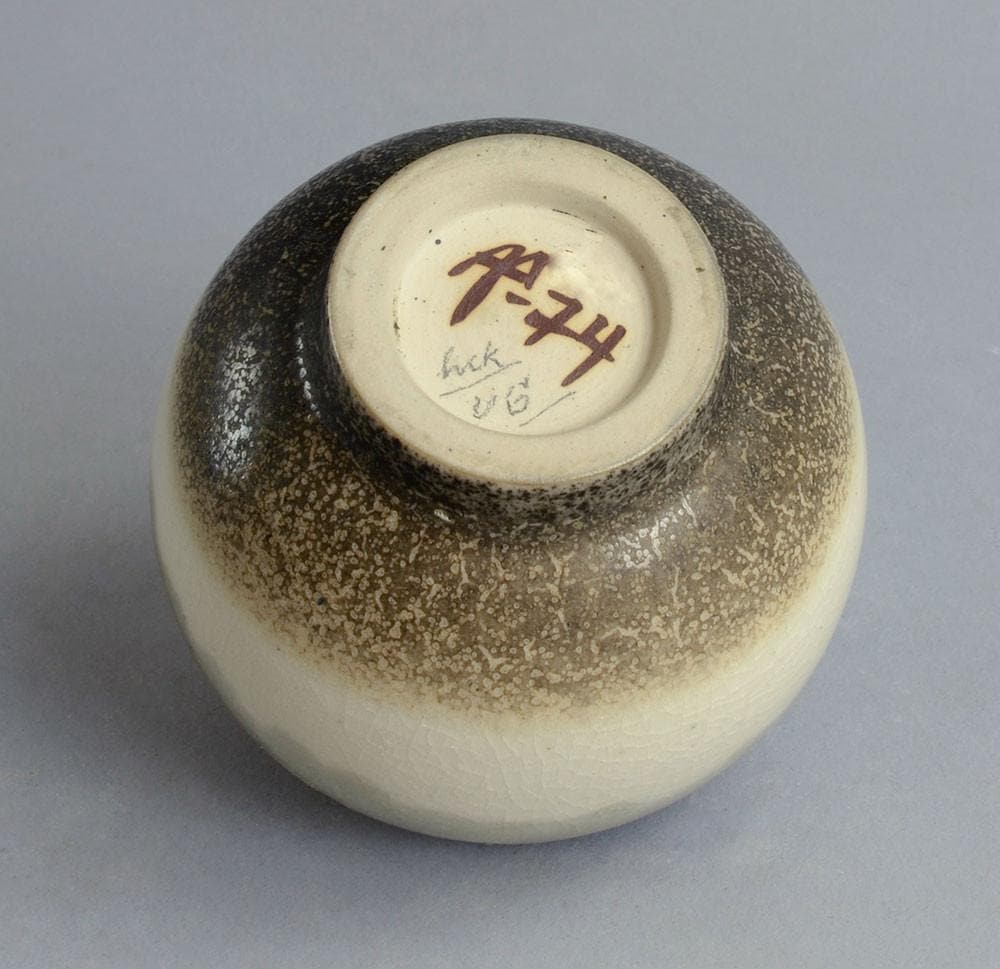 Stoneware vase with gray glaze by Antje Brüggemann-Breckwoldt N9088 - Freeforms