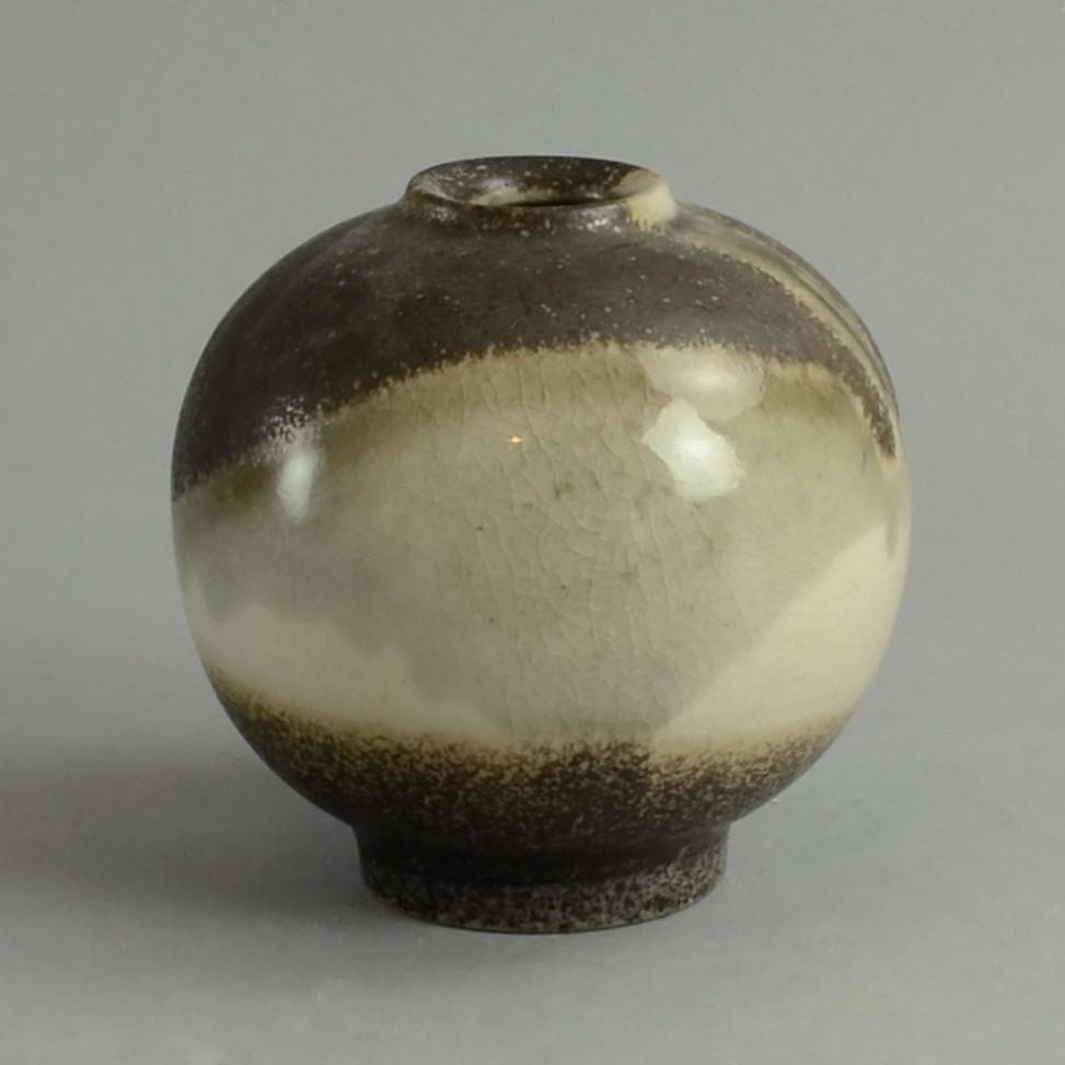 Stoneware vase with gray glaze by Antje Brüggemann-Breckwoldt N9088 - Freeforms