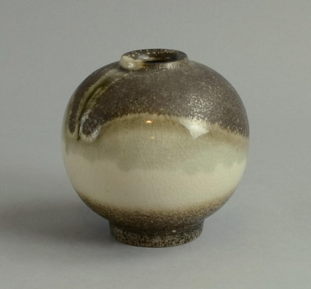 Stoneware vase with gray glaze by Antje Brüggemann-Breckwoldt N9088 - Freeforms
