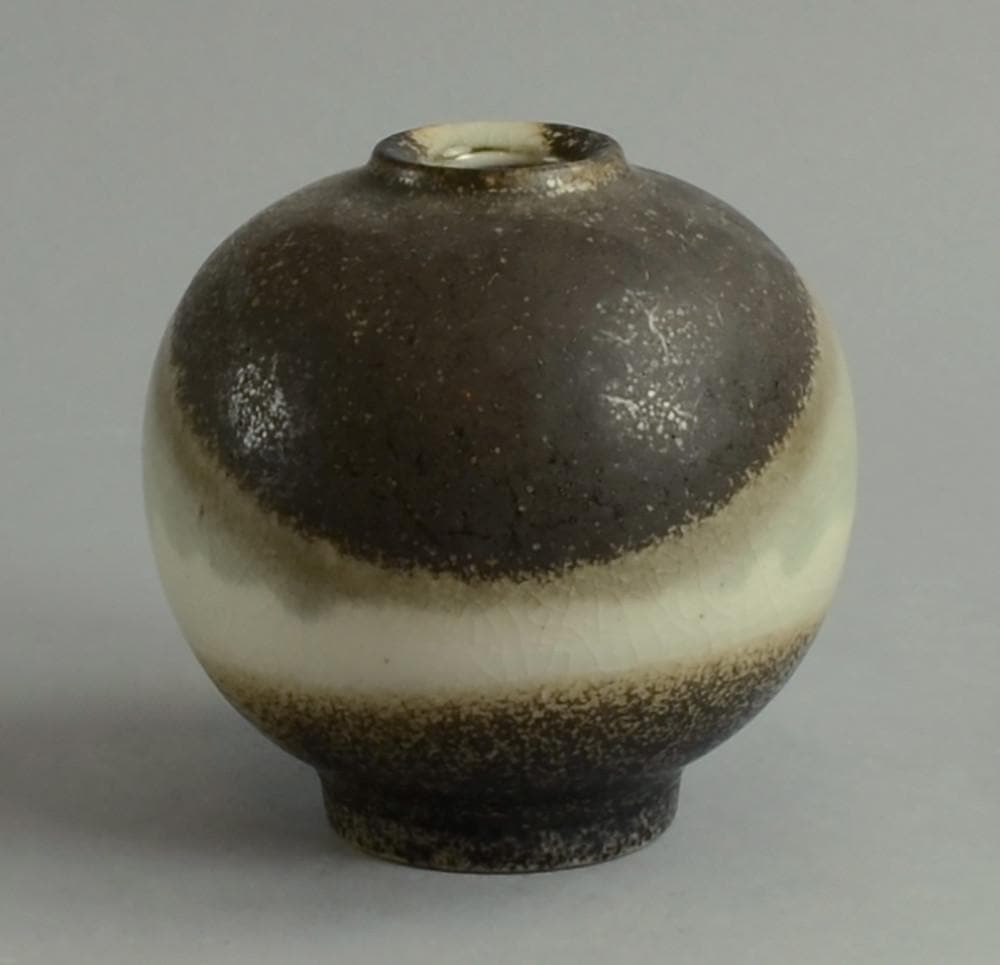 Stoneware vase with gray glaze by Antje Brüggemann-Breckwoldt N9088 - Freeforms