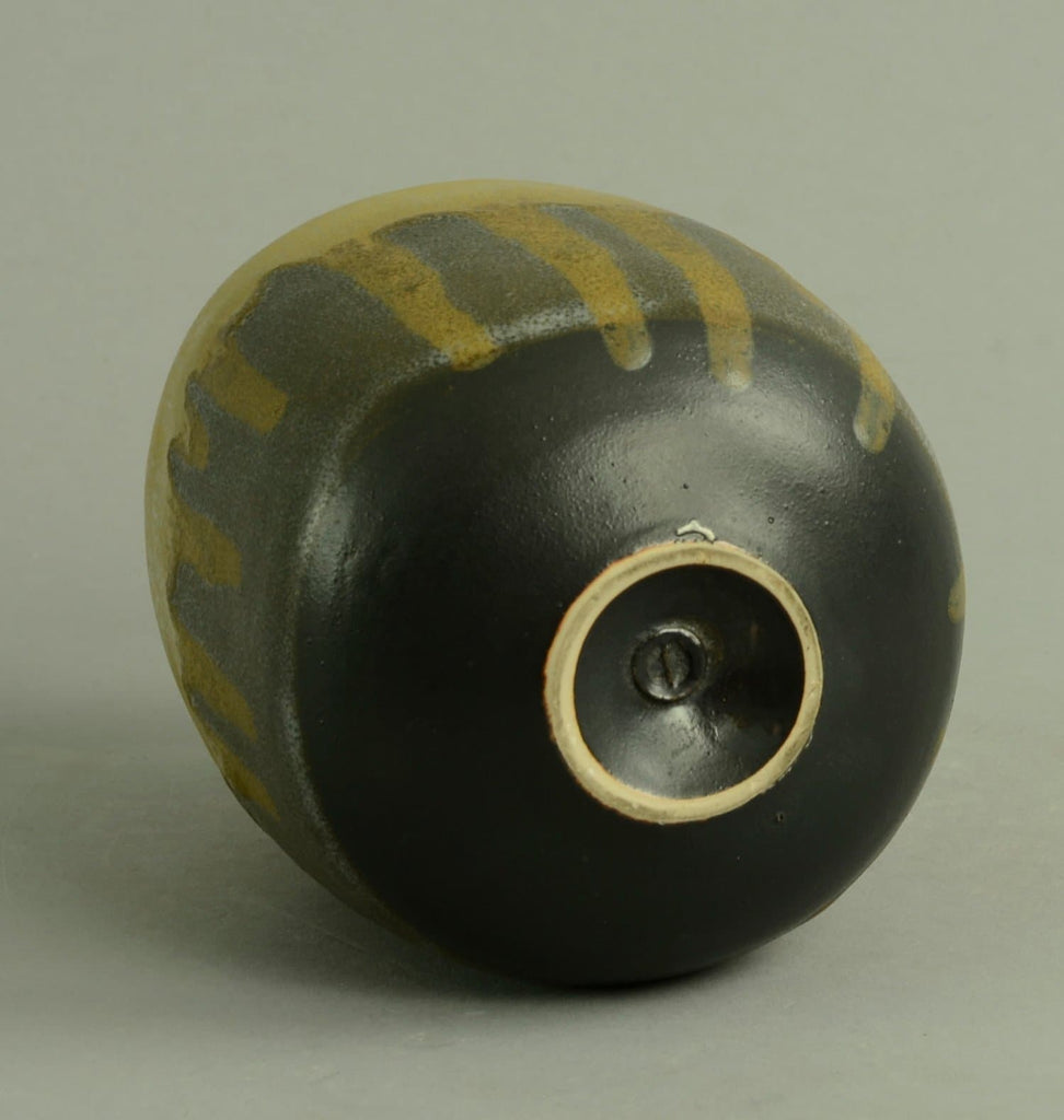 Unique stoneware bottle vase by Gerald and Gottlind Weigel C5160 - Freeforms