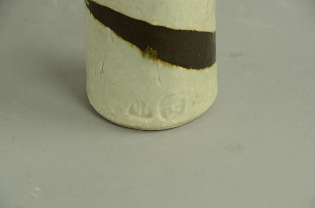 Unique stoneware vase by Janet Leach N7179 - Freeforms