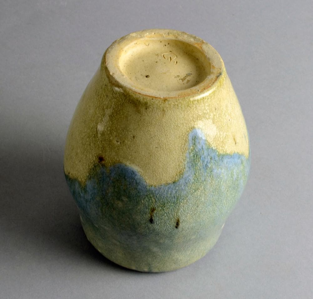 Unique stoneware vase by Konrad Quillman N9738 - Freeforms