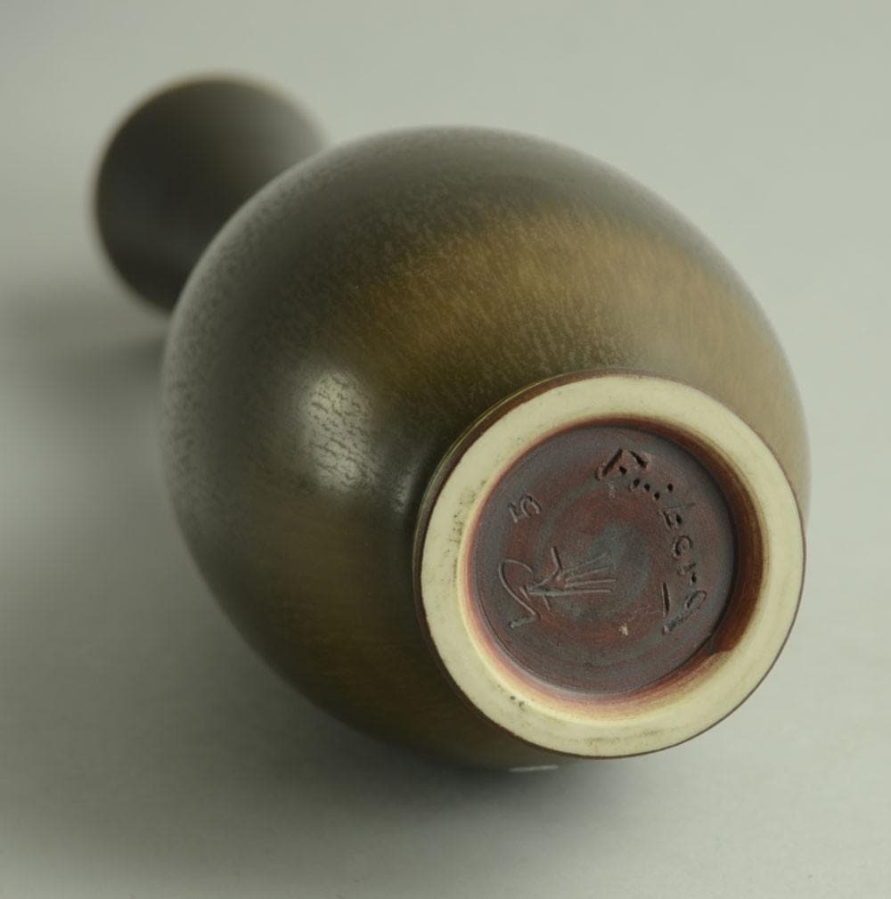 Unique stoneware vase with brown glaze by Berndt Friberg B3015 - Freeforms