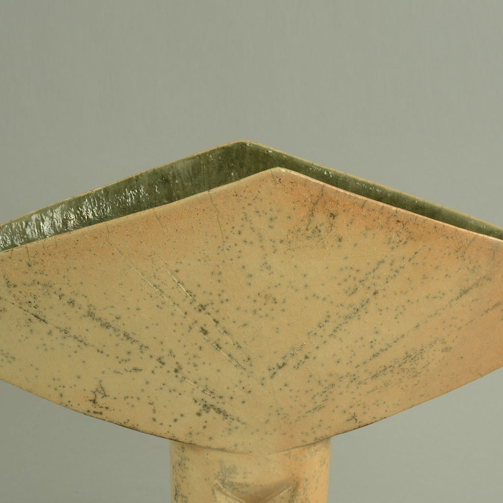 Unique vase by Elizabeth Raeburn N7257 - Freeforms