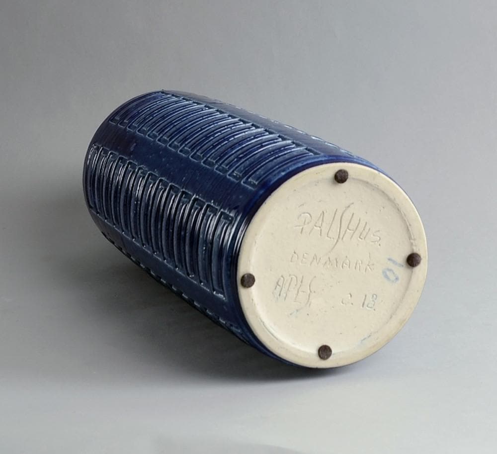 Vase by Per and Annelise Linnemann-Schmidt at Palshus N8502 - Freeforms