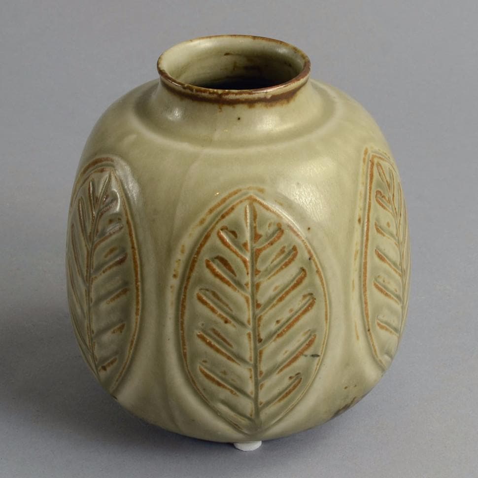 Vase with leaf pattern by Gerd Bogelund A1237 - Freeforms