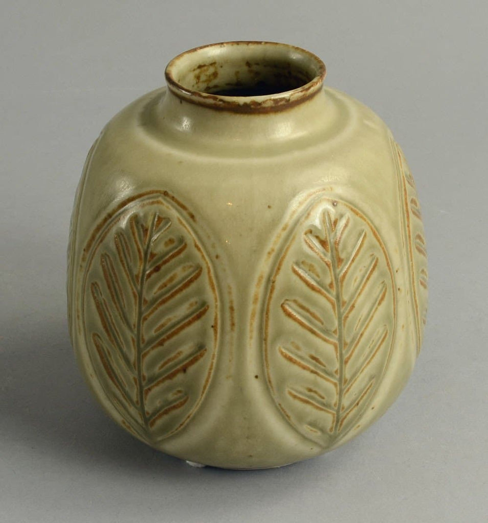 Vase with leaf pattern by Gerd Bogelund A1237 - Freeforms