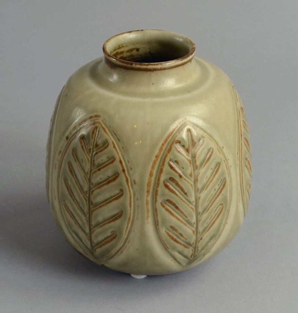 Vase with leaf pattern by Gerd Bogelund A1237 - Freeforms