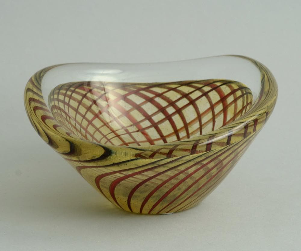 Vicke Lindstrand for Kosta glass bowl N5894 - Freeforms