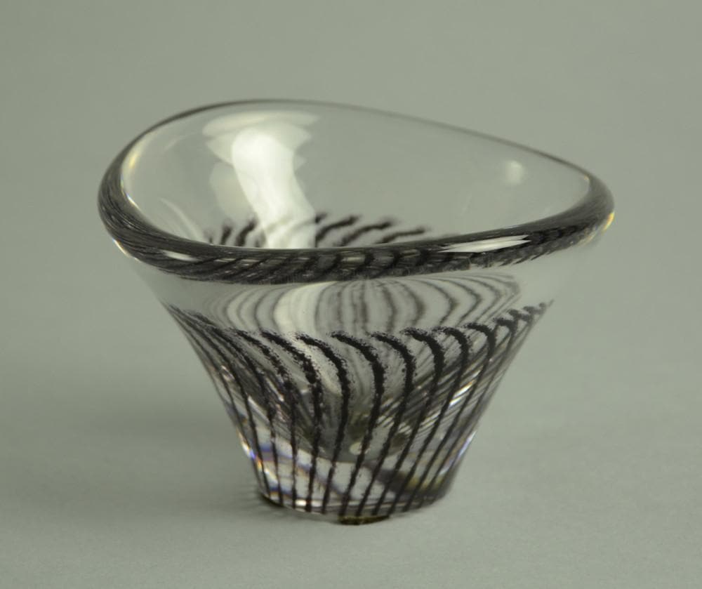 Vicke Lindstrand for Kosta Glass bowl N6975 - Freeforms