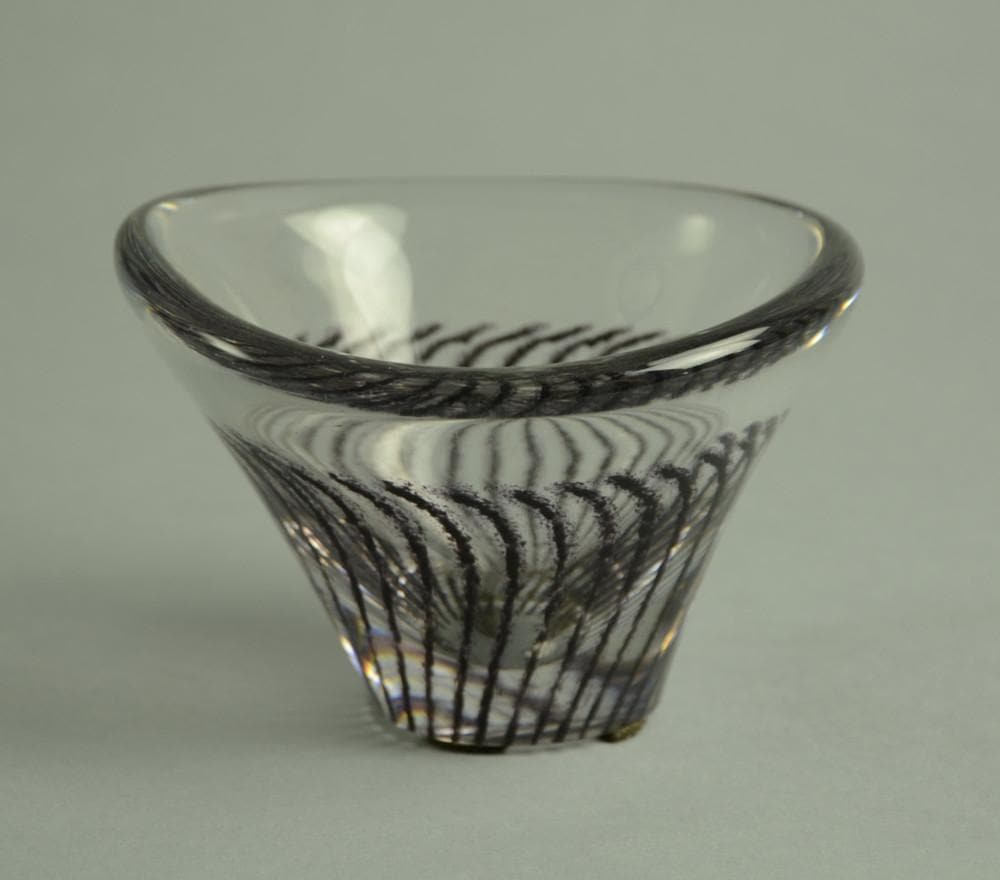 Vicke Lindstrand for Kosta Glass bowl N6975 - Freeforms