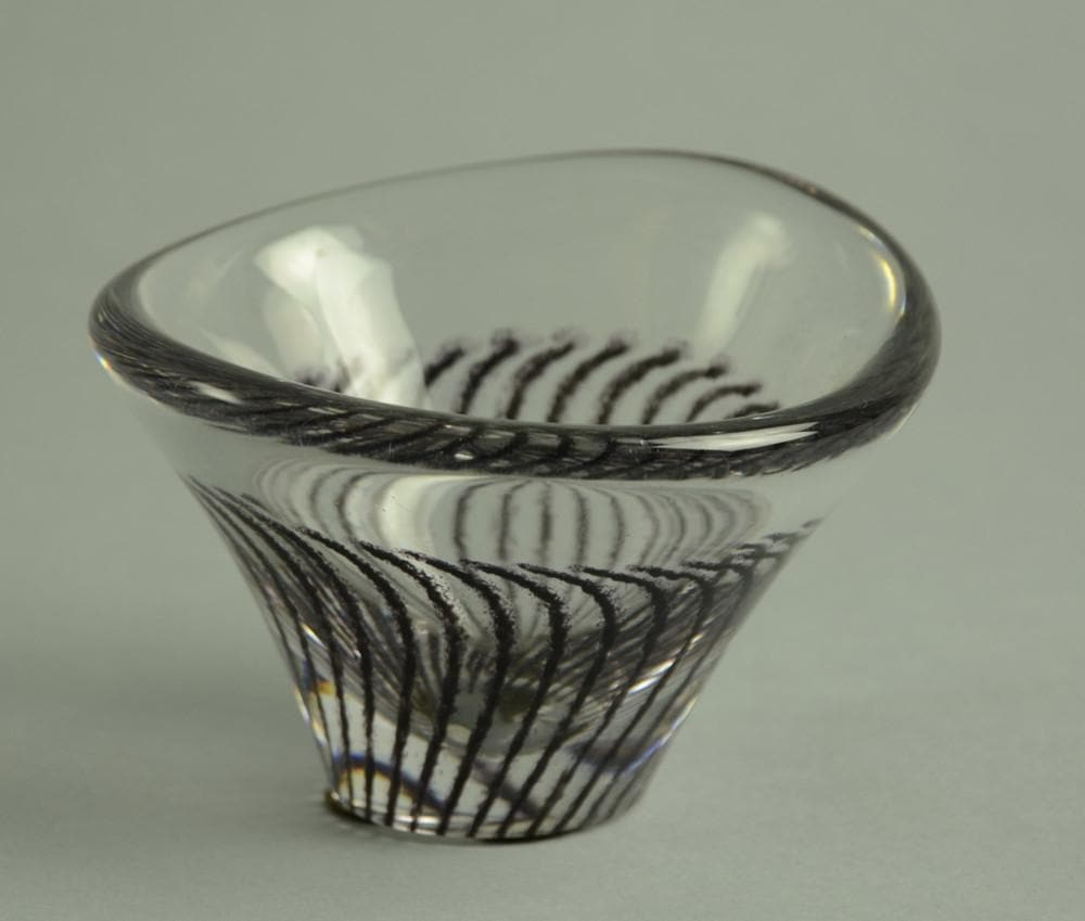 Vicke Lindstrand for Kosta Glass bowl N6975 - Freeforms
