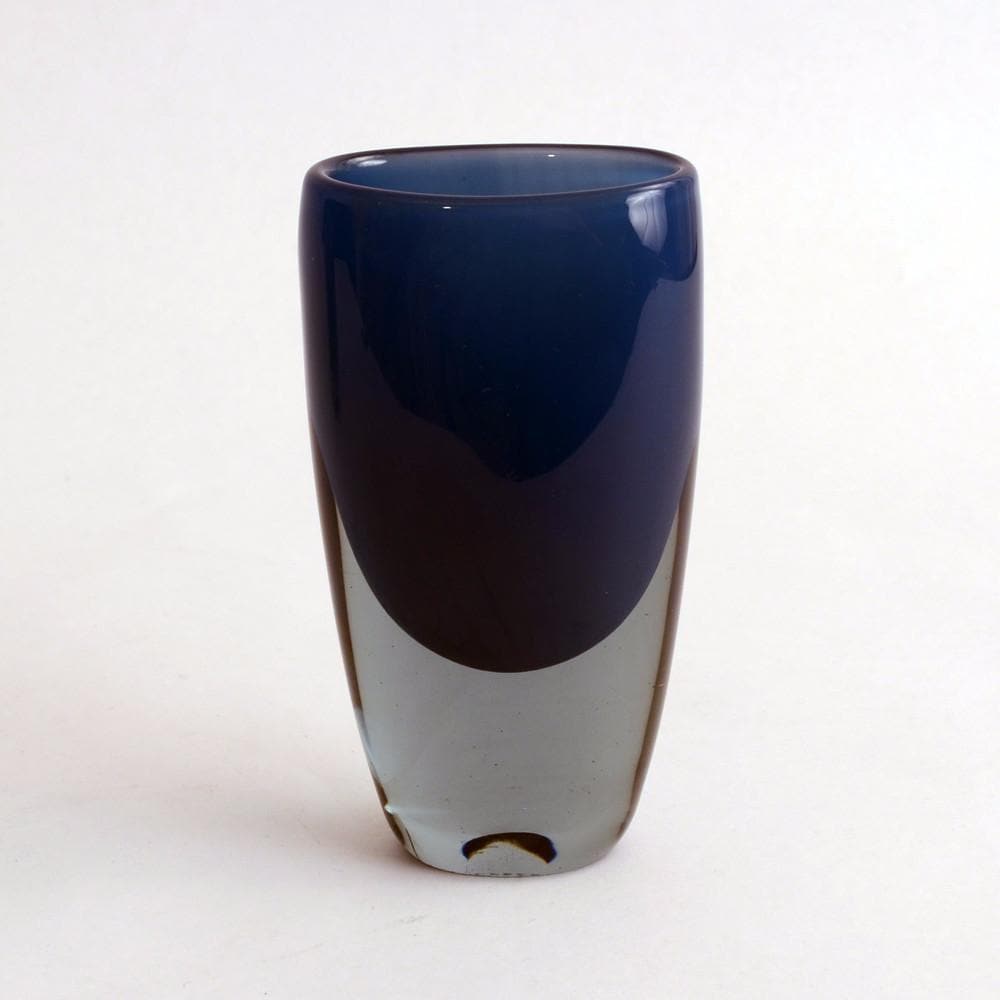 Vicke Lindstrand for Kosta Glass vase N8581 - Freeforms