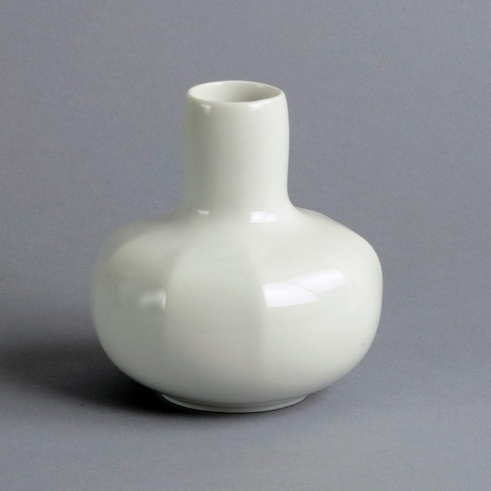 White porcelain vase by Lisbet Munch Petersen for Bing and Grøndahl B3109 - Freeforms