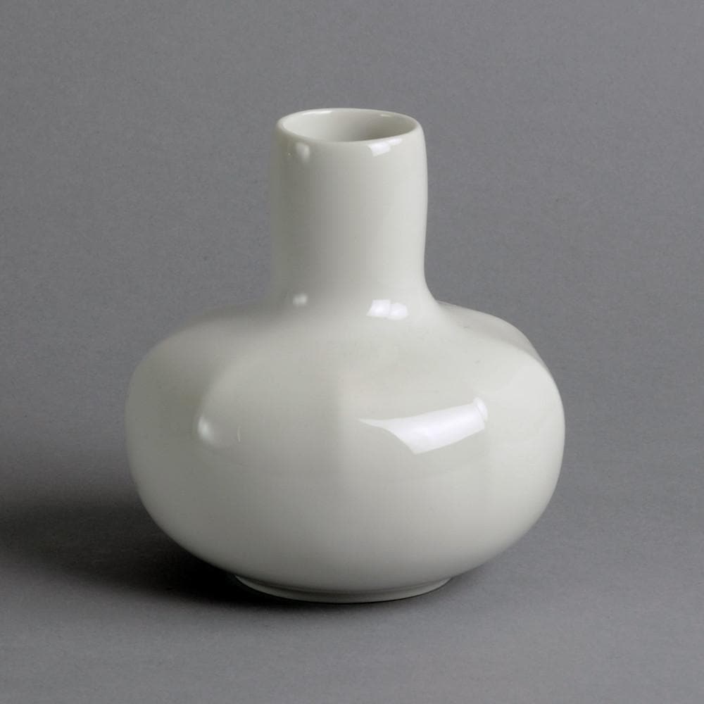 White porcelain vase by Lisbet Munch Petersen for Bing and Grøndahl B3109 - Freeforms