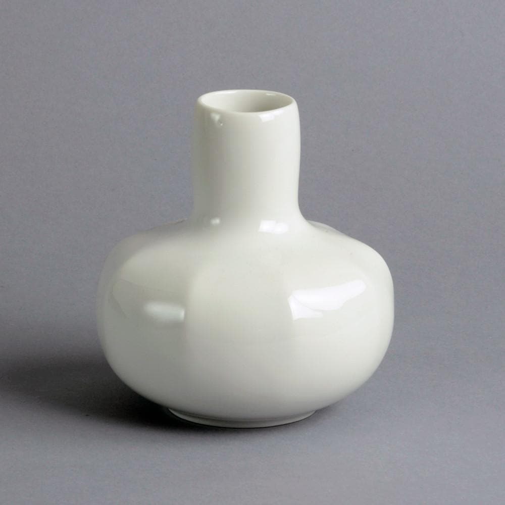White porcelain vase by Lisbet Munch Petersen for Bing and Grøndahl B3109 - Freeforms