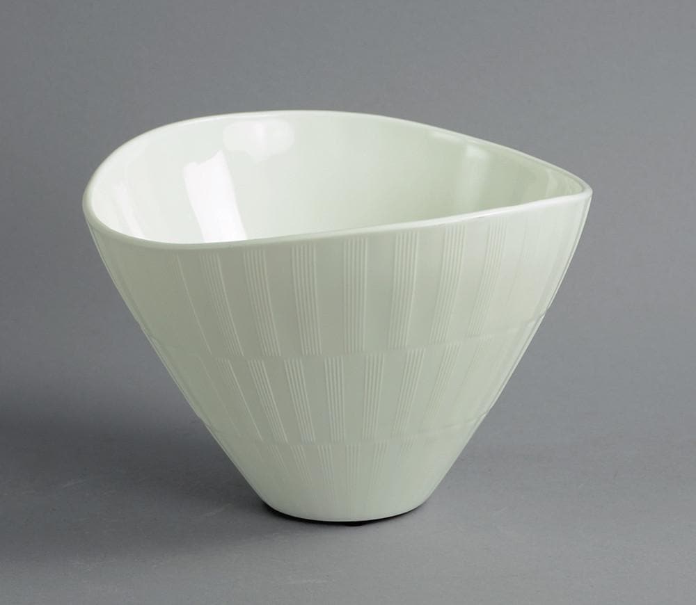 White "Randi" bowl by Arthur Carlsson Percy for Gulluskrufs B3058 - Freeforms