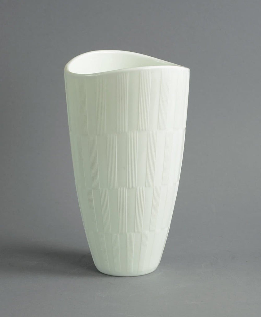 White "Randi" vase by Arthur Carlsson Percy for Gulluskrufs B3060 - Freeforms