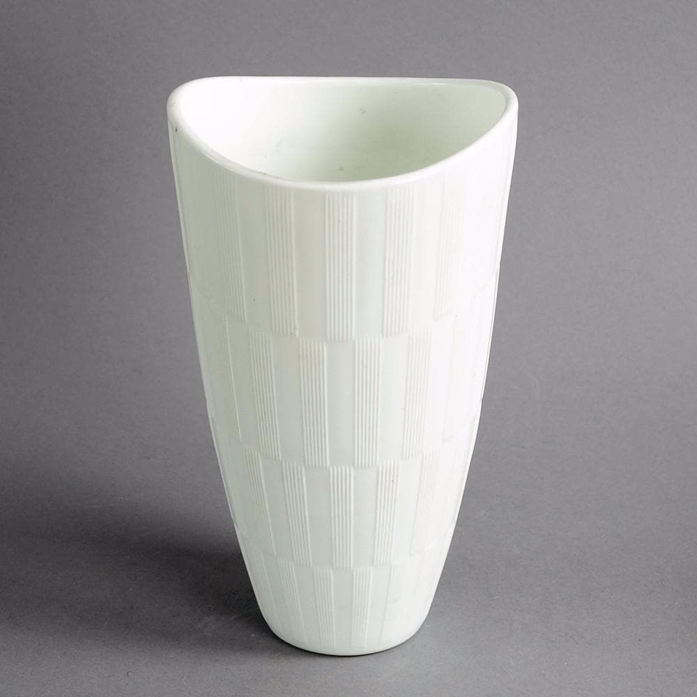 White "Randi" vase by Arthur Carlsson Percy for Gulluskrufs B3060 - Freeforms