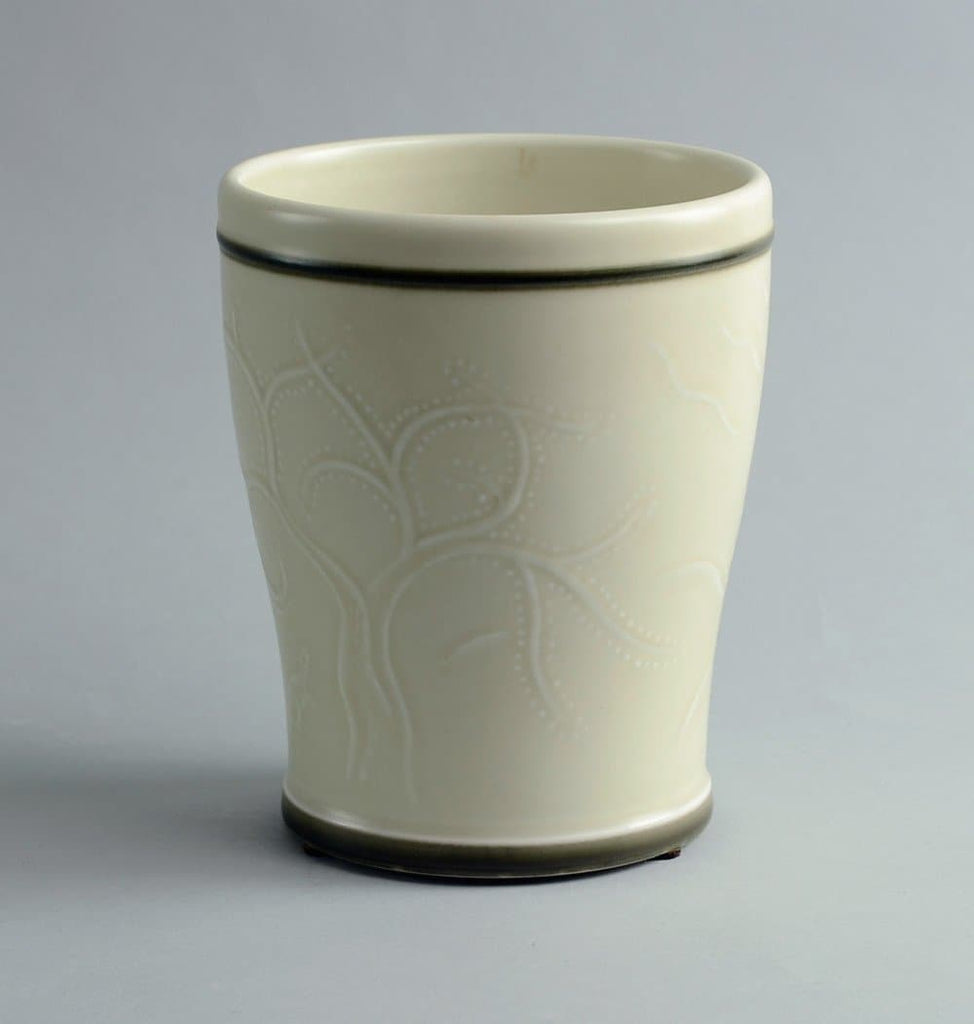 White vase by Ebbe Sadolin for Bing and Grøndahl N6683 - Freeforms