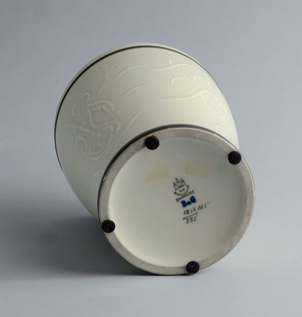 White vase by Ebbe Sadolin for Bing and Grøndahl N6683 - Freeforms