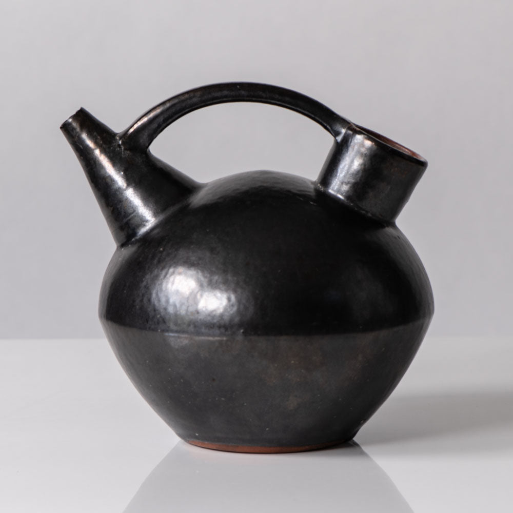 Gustav Weidanz, Germany, earthenware teapot with black glaze H1038