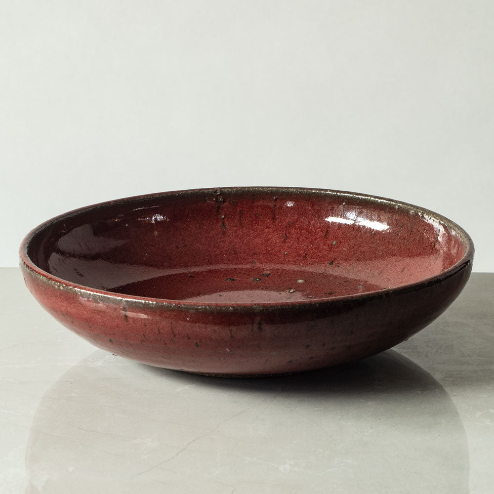 Gerry Williams, US, Unique stoneware bowl with oxblood glaze N8118