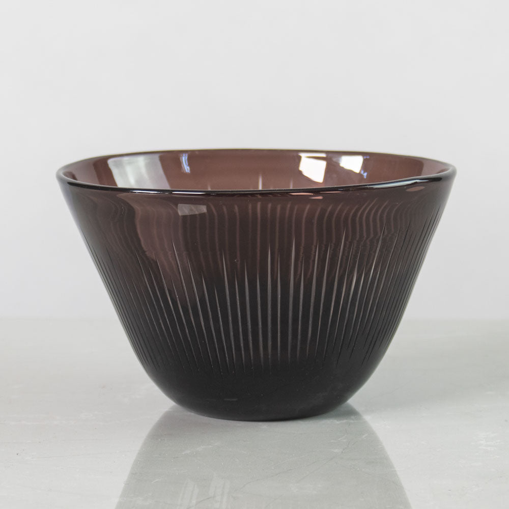 Vicke Lindstrand for Kosta, Sweden, unique engraved purple glass bowl K2062