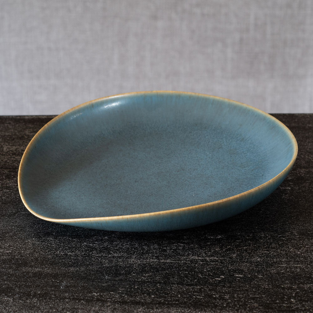 Annelise Linnemann-Schmidt for Palshus, stoneware dish with pale blue haresfur glaze L3570