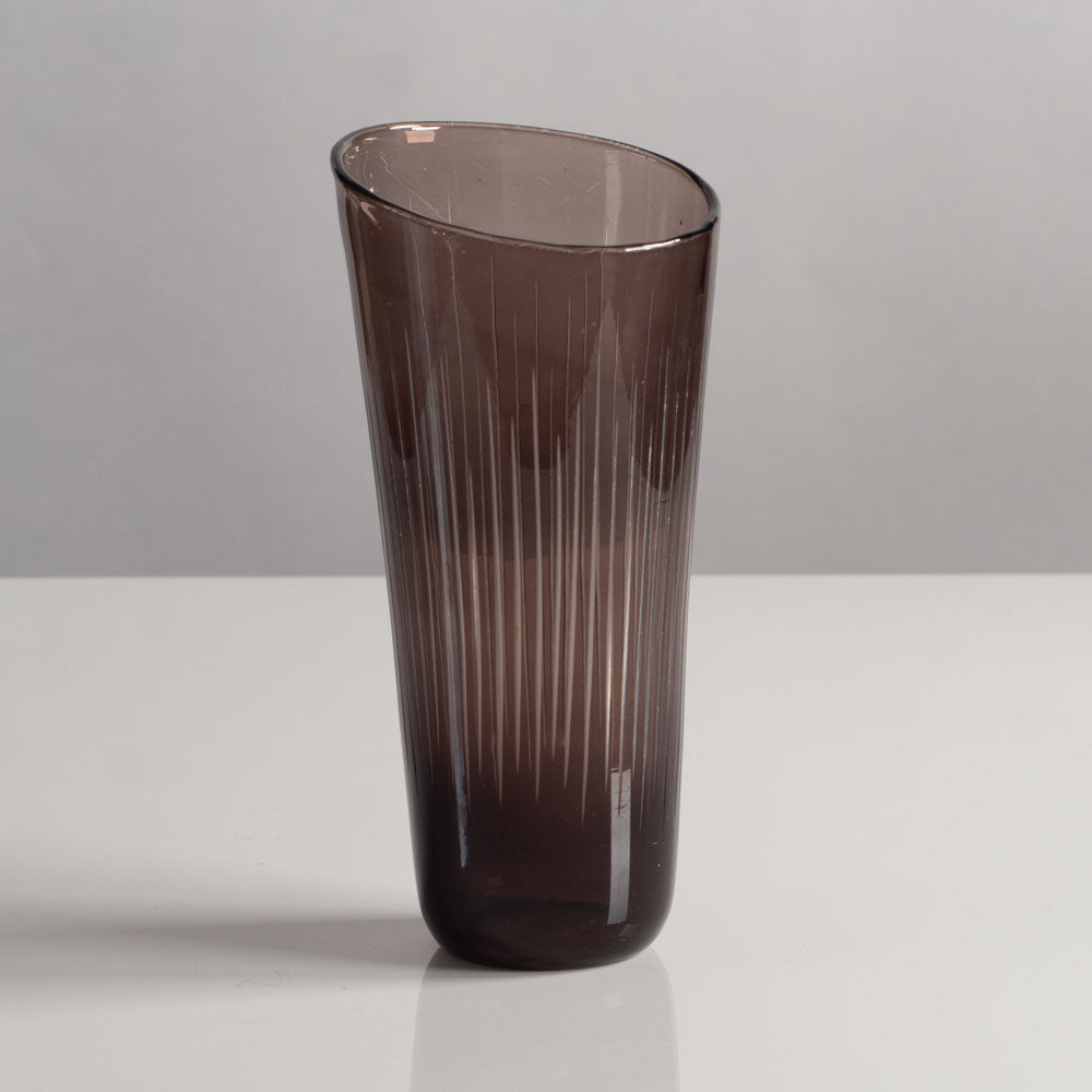 Vicke Lindstrand for Kosta, Sweden, unique engraved purple glass vase L3954