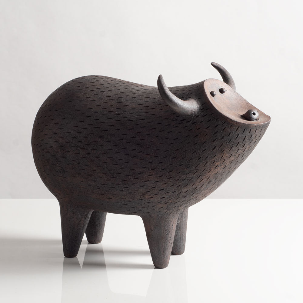 Chiu-i Wu, UK and Taiwan, unique stoneware bull M4008