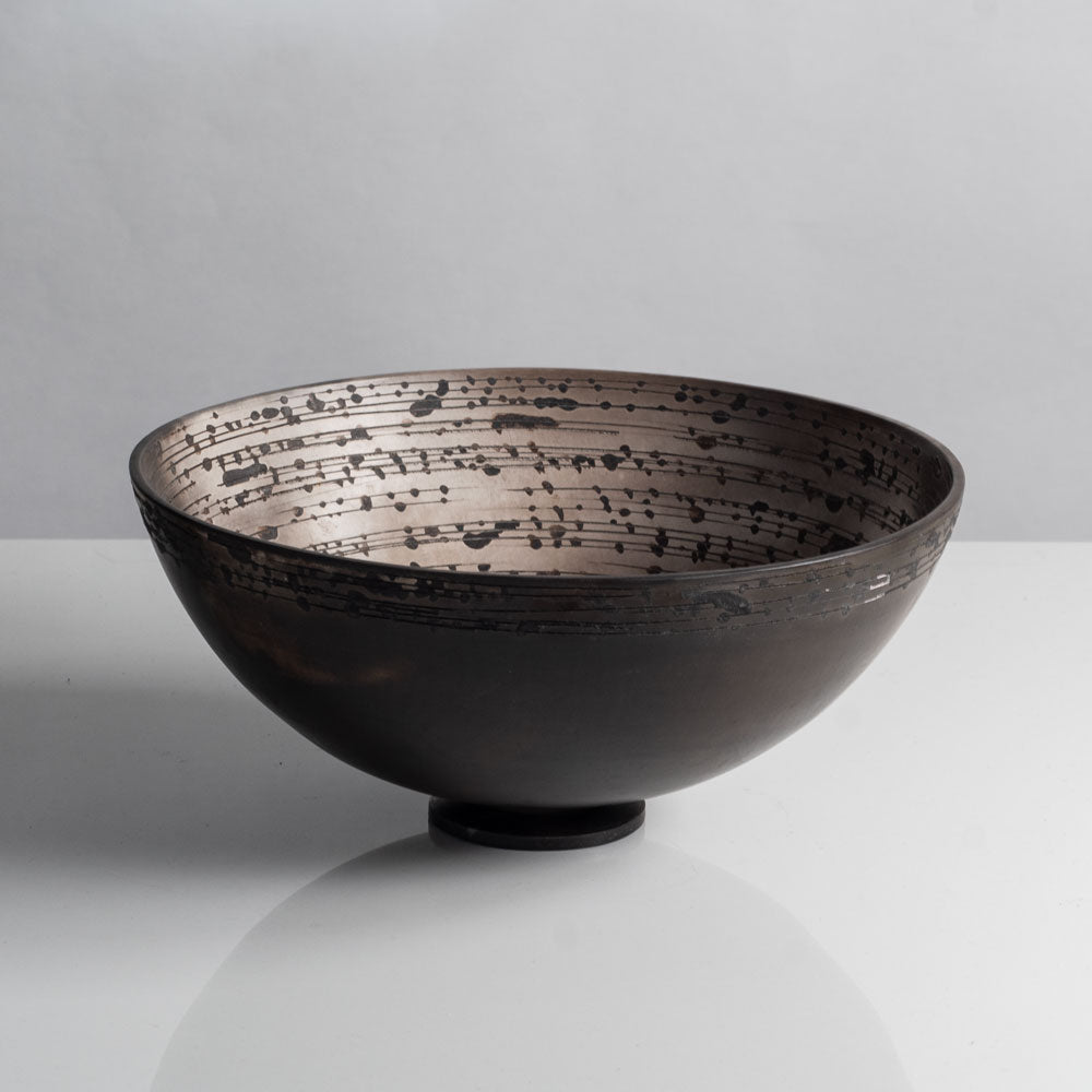 Antonia Salmon, own studio, UK, ceramic bowl with incised pattern L4002