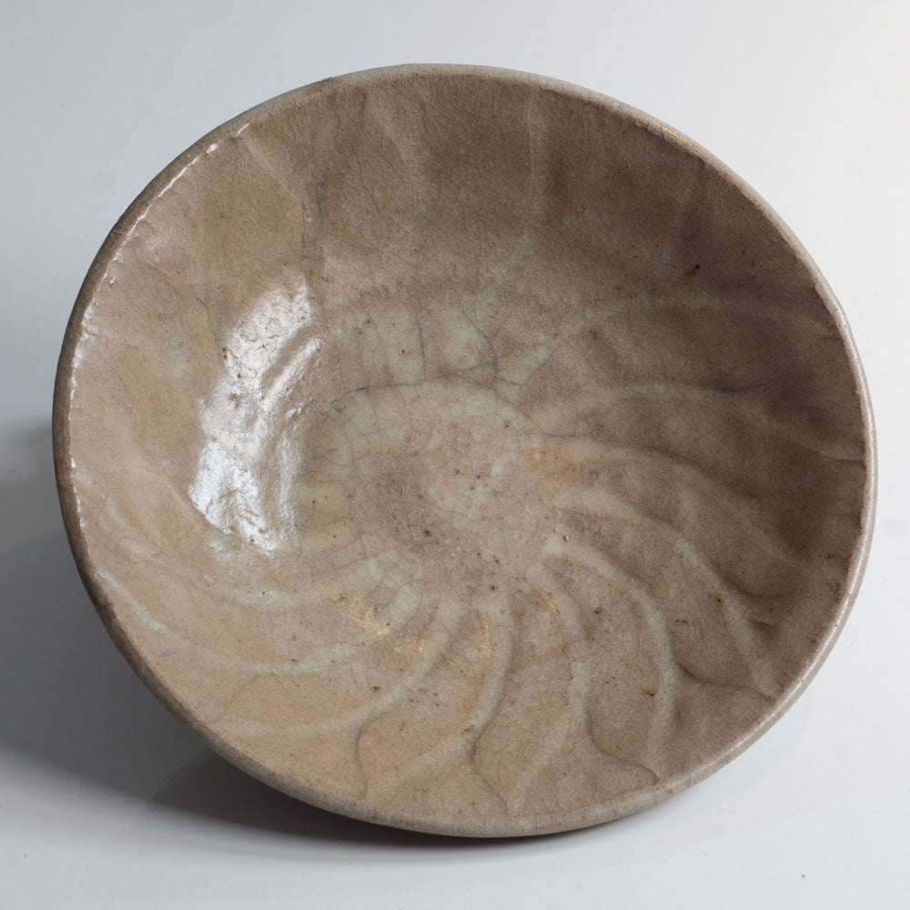 Katharine Pleydell-Bouverie, UK, stoneware bowl with beige glaze patterned interior N8101