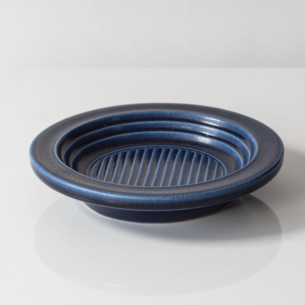 Kåge Verkstad stoneware dishwith dark blue haresfur glaze J1721