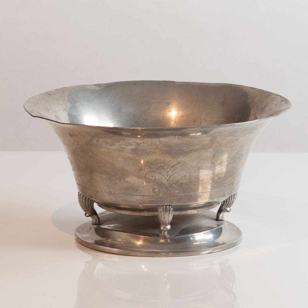 FAK (Fabriksaktiebolaget Kronsilver), Sweden, decorated pewter footed bowl L3526