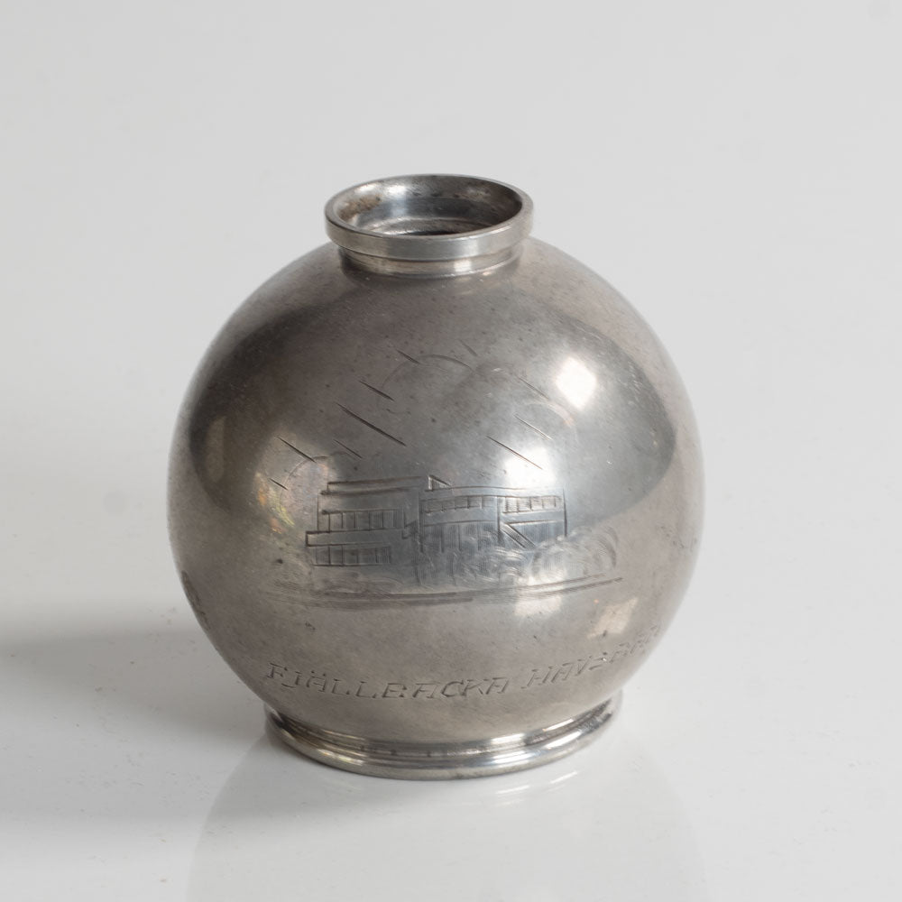 Sweden, small round pewter vase L3694