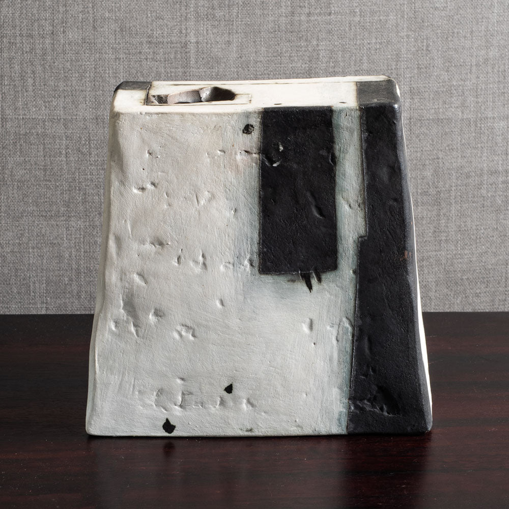 Gordon Baldwin, UK, unique stoneware sculptural vessel M4304