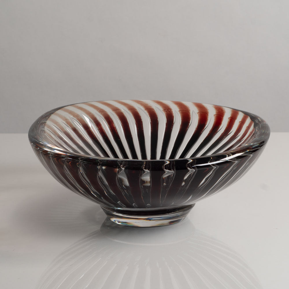 Edvin Öhrström for Orrefors, Sweden, Ariel bowl in red and clear glass L3951