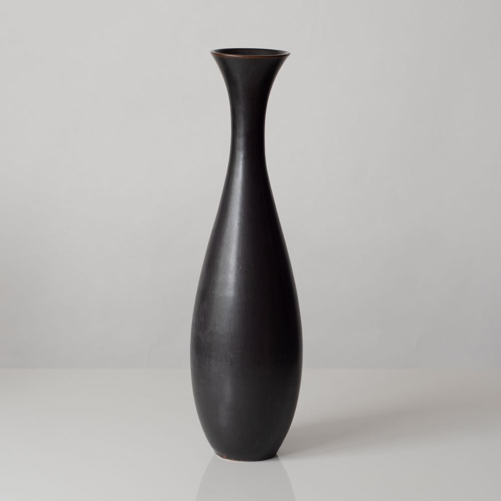 Carl Harry Stålhane for Rörstrand, Sweden, stoneware vase with dark brown glaze L3303